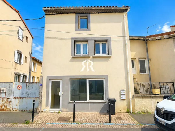Immeuble avec local professionnel et appartement En hyper centre de Gerzat