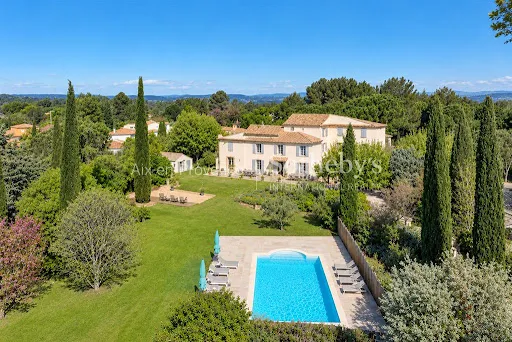 Maison 11 pièces 700 m²