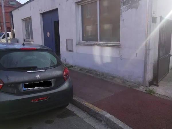 Local 1 pièce 90 m²