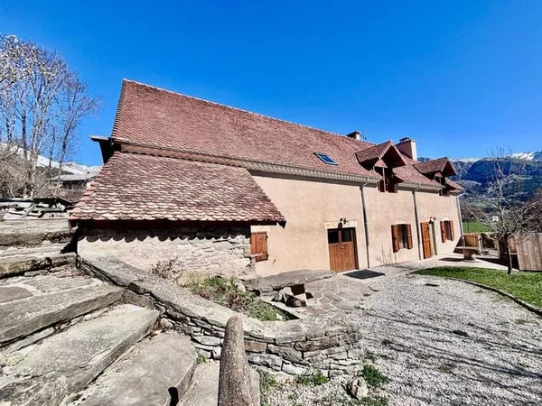 Maison 6 pièces 240 m²