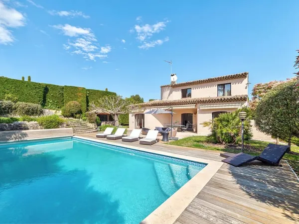 Belle villa familiale de 5 chambres avec piscine à Mougins
