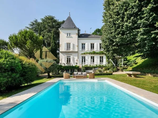 Villa 11 pièces 330 m²