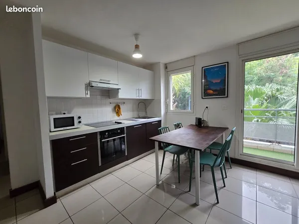 T2 Meublé 37 m² avec Balcon & Parking Sous-Sol - Ascenseur