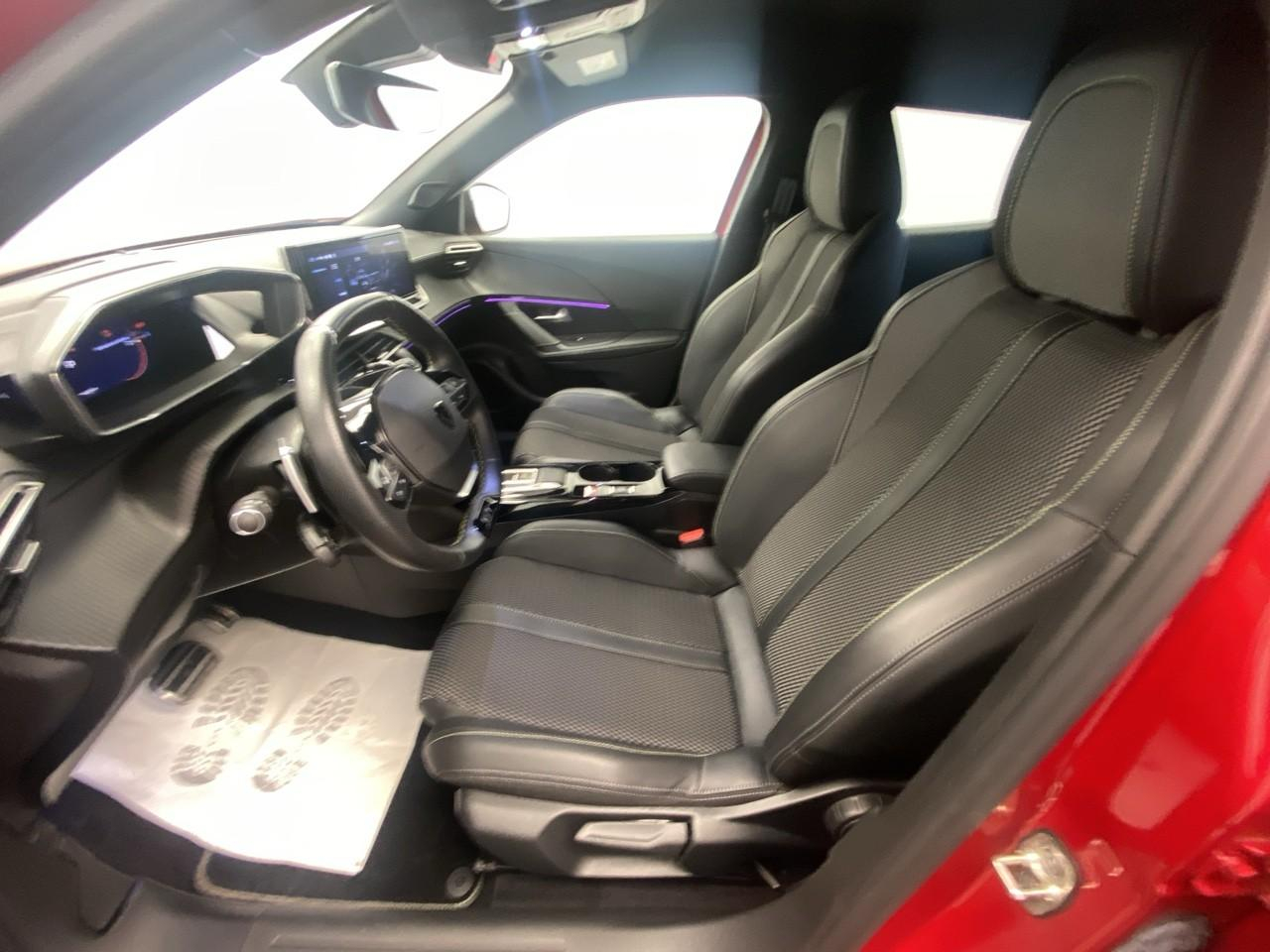 Peugeot 2008 puretech 130 s&s eat8 gt — photo 9