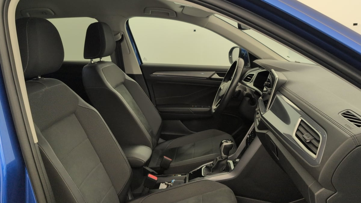 Volkswagen T-Roc — photo 16