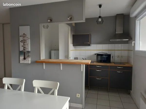Grand T2 proche gare, gardien, tennis, place parking