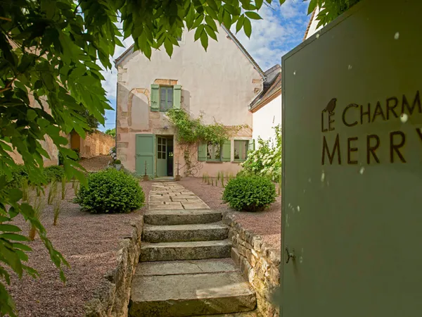 SUR LA ROUTE DE COMPOSTELLE, L'ÂME D'UNE DEMEURE BOURGUIGNONNE