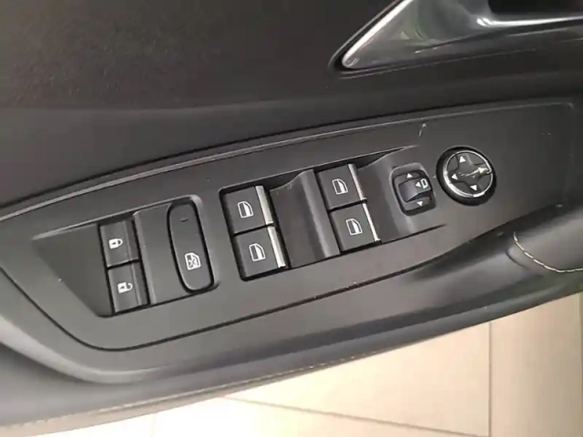 Peugeot 308 phev 225 e-eat8 — photo 107