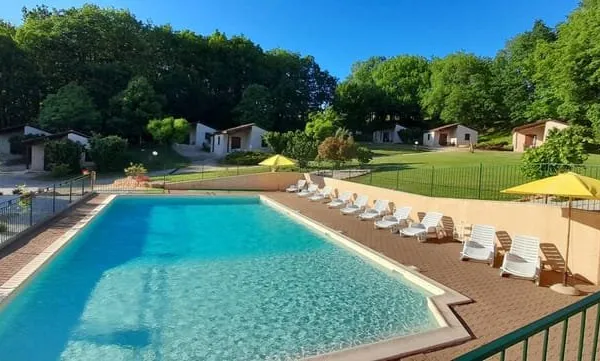 Ensemble immobilier aux portes de la Dordogne