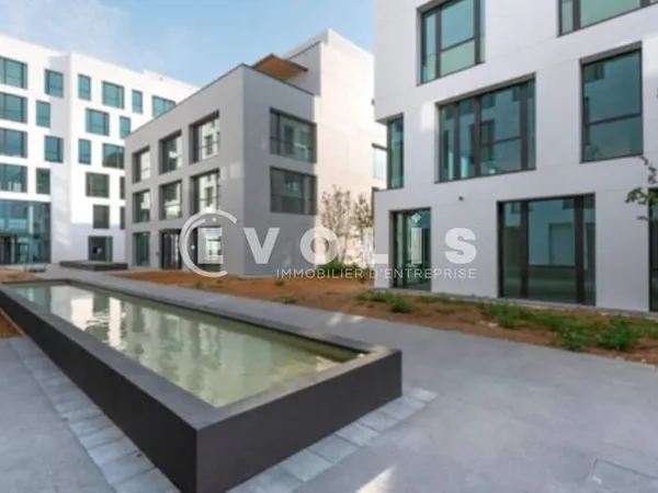 Bureaux 745 m²