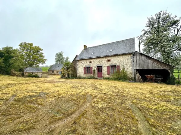 Corps de ferme à rénover sur 23 hectares 0144.