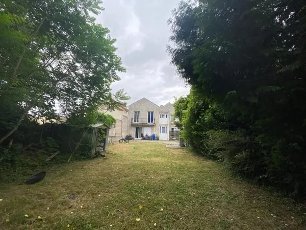 INVESTISSEMENT à ARNOUVILLE (95) - Rue de la GIRONDE - MAISON de 8 pièces de 190 M² sur parcelle de 
