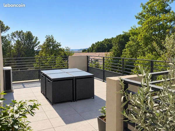 Appartement 3 pièces avec terrasse et double box - Luynes (13080)