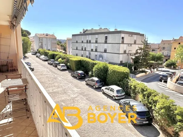 BANDOL CENTRE-VILLE T3 TRAVERSANT AVEC TERRASSE, CAVE ET