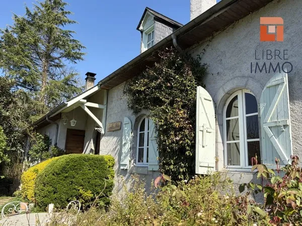 EXCLUSIVITE, VALLEE D'OSSAU, MAISON DE CARACTERE AVEC DEPENDANCES ET ACTIVITE BIEN ETRE