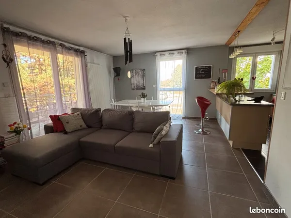 Beau F4 de 92m2 avec garage et balcon, à Yutz, quartier Olympe - DPE C -