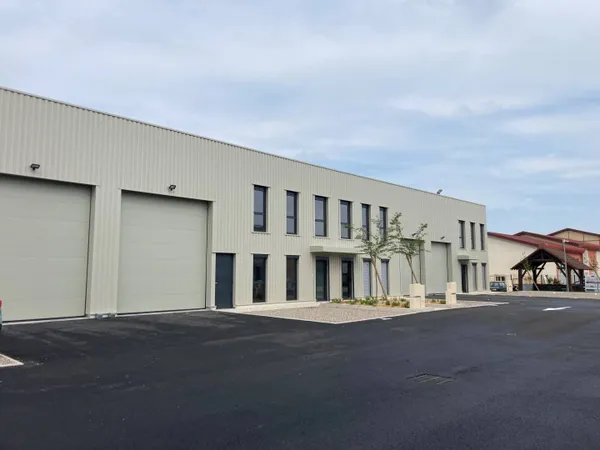 Local d'activité 325 m²