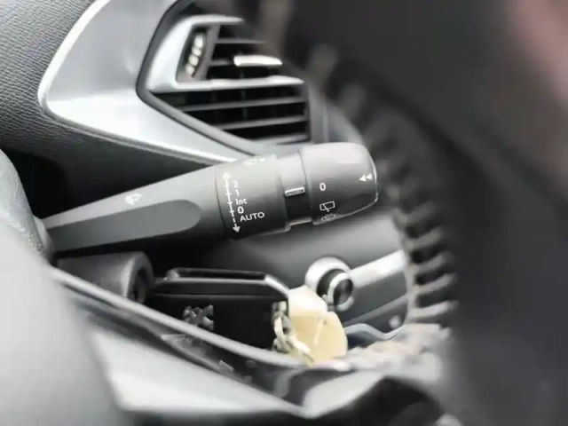 Peugeot 308 sw puretech 130ch s&amp;s bvm6 — photo 21
