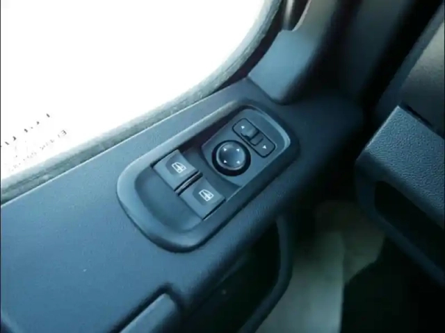 Renault Master fg f3300 l2h2 2.3 blue dci 135ch confort euro6 — photo 9
