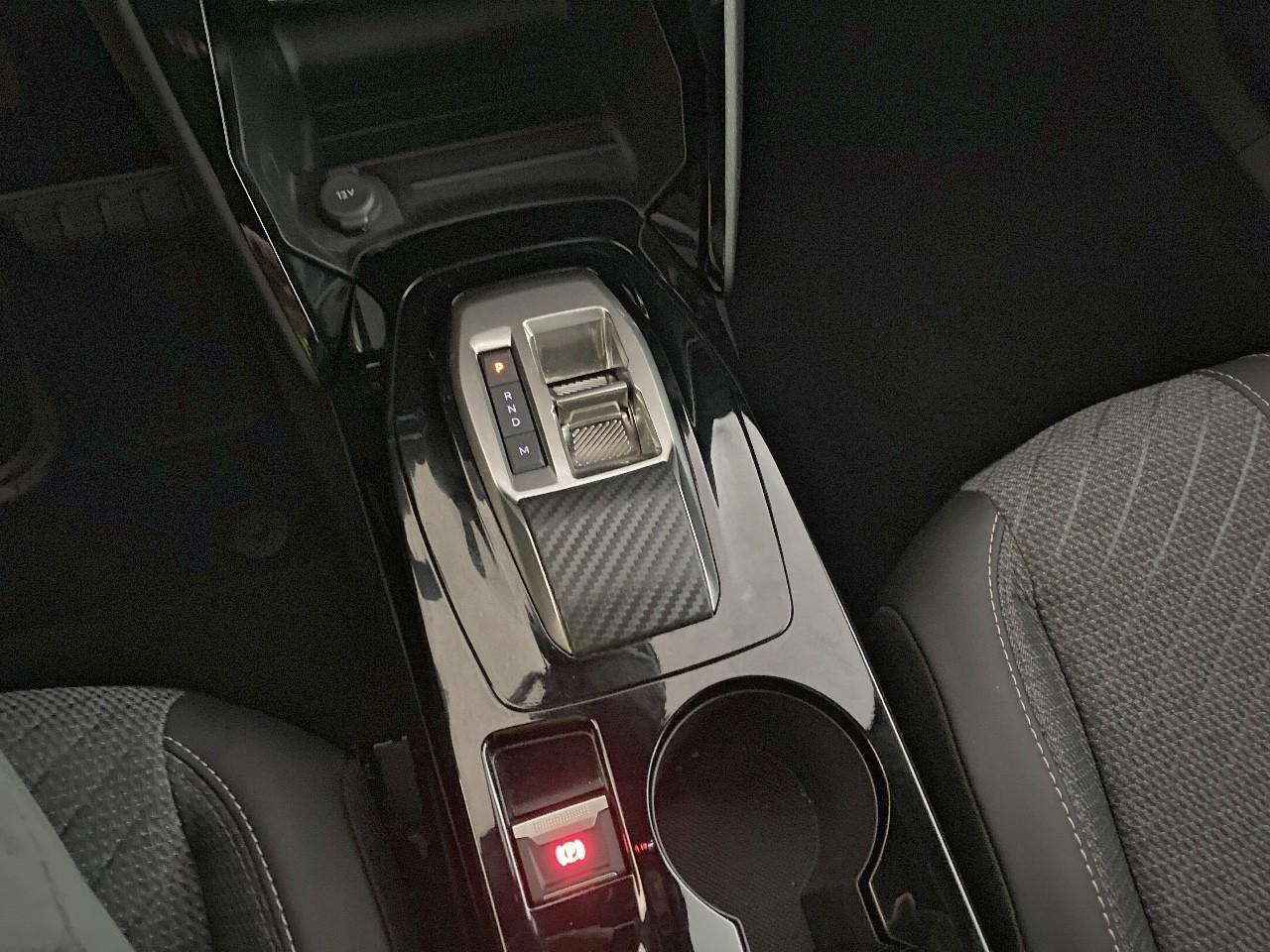 Peugeot 2008 hybrid 145 ch e-dcs6 allure — photo 17