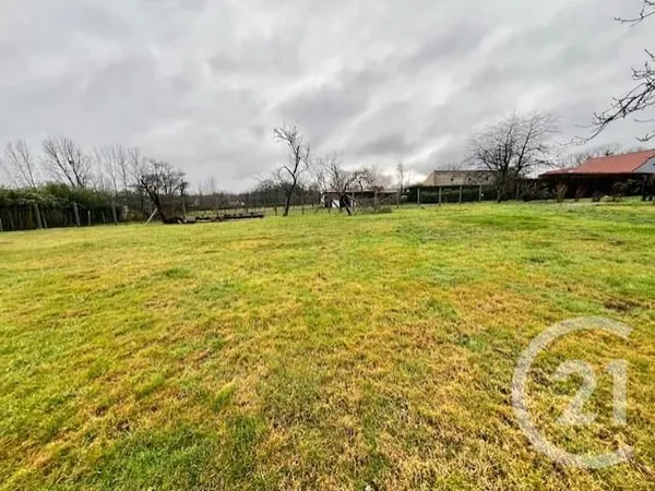 Terrain 877 m²