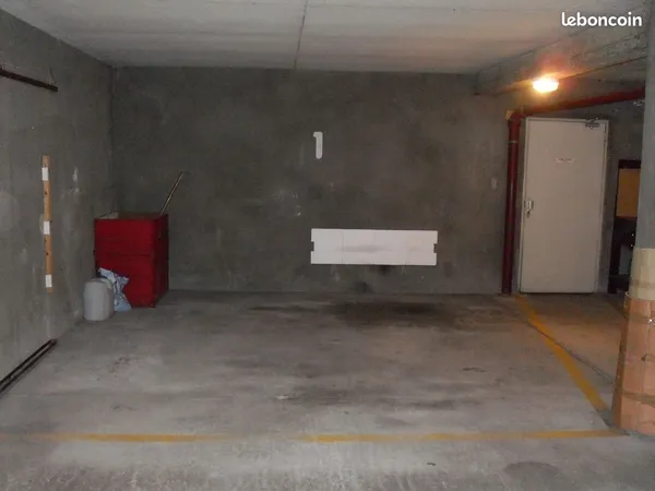 Garage 1 voiture + 1 moto entre centre Saint Martial et gare