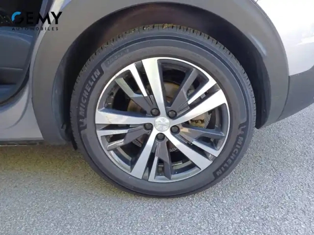 Peugeot 3008 hybrid4 300 e-eat8 — photo 11
