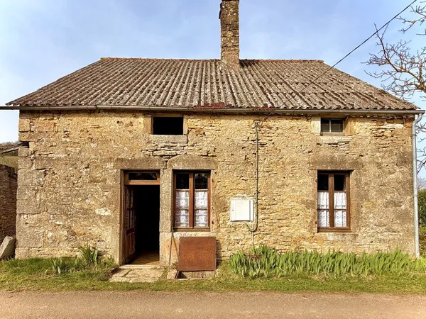MAISON A RENOVER - 55 M2 - VIC SOUS THIL