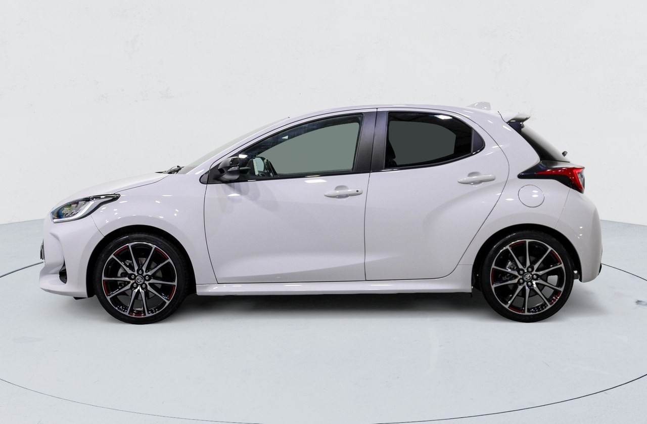 Toyota Yaris 4 — photo 2