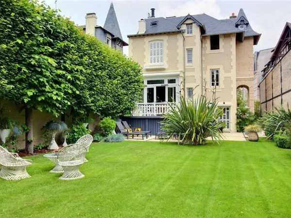 Propriété à louer - 5 chambres - Jardin - Coeur de Deauville