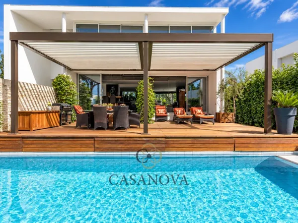 Maison 7 pièces 240 m²