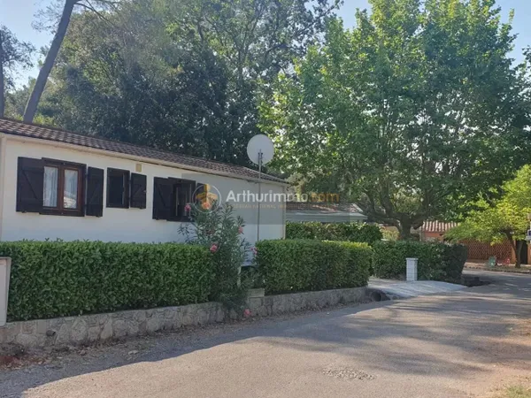 Terrain 240 m²