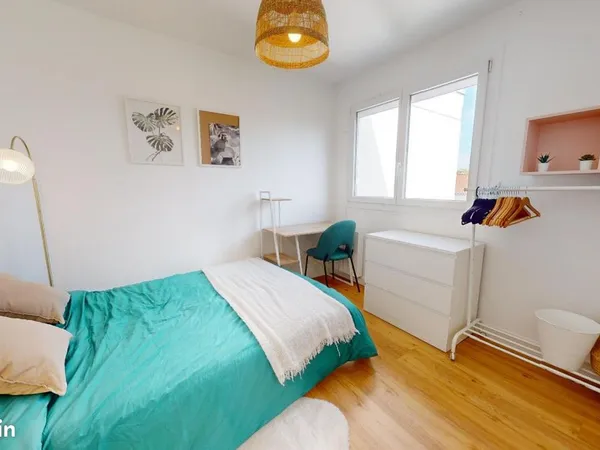 Chambre 6 pièces 101 m²