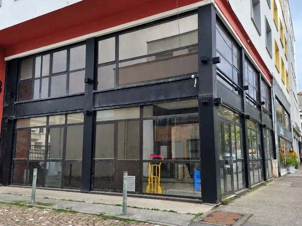 Local commercial - 120 m² RDC + surfaces annexes - Lorient