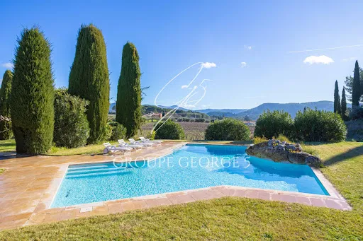 Maison 9 pièces 265 m²