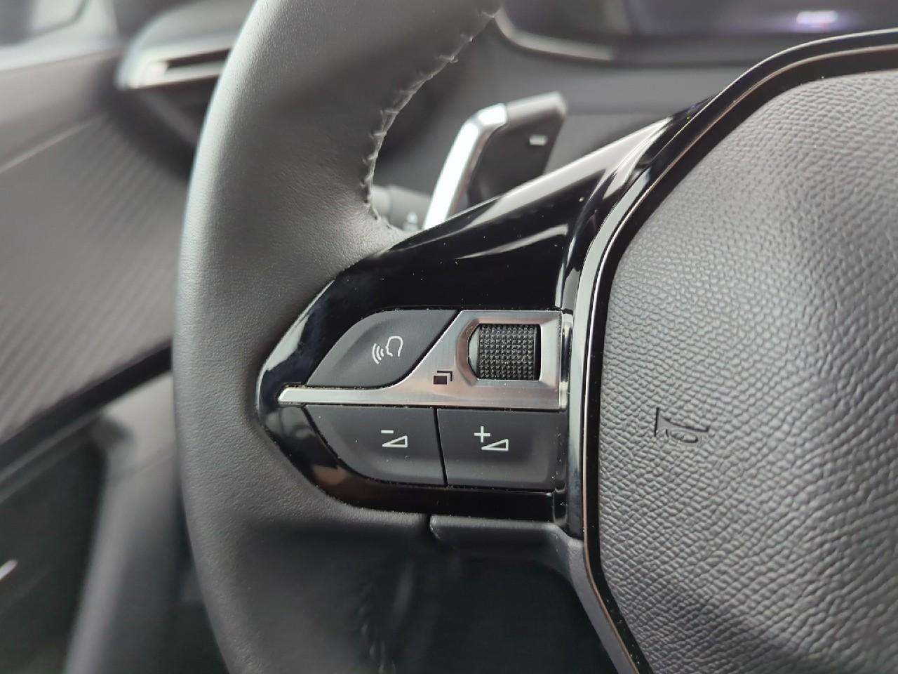 Peugeot 2008 hybrid 145 ch e-dcs6 allure — photo 19