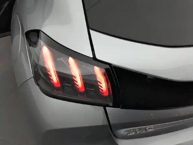 Peugeot 208 puretech 100 s&amp;s bvm6 — photo 37
