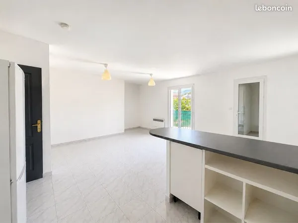 T3 70 m² - Terrasse 11 m² - Parking privé - Environnement calme - Centre, lycée et écoles à pied