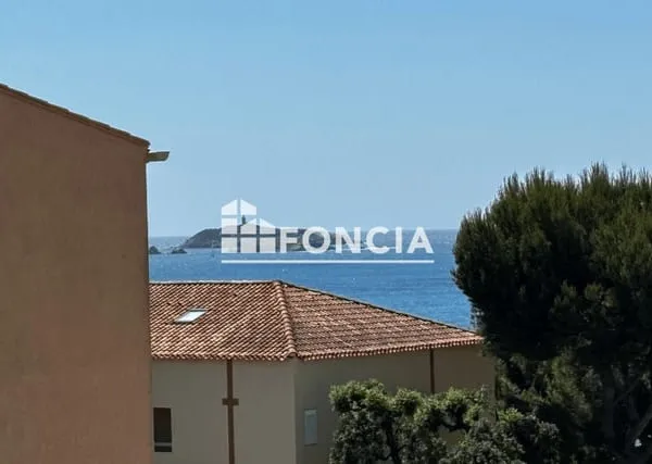 SIX FOURS A 100M. PLAGES ET COMMERCES AU CALME
