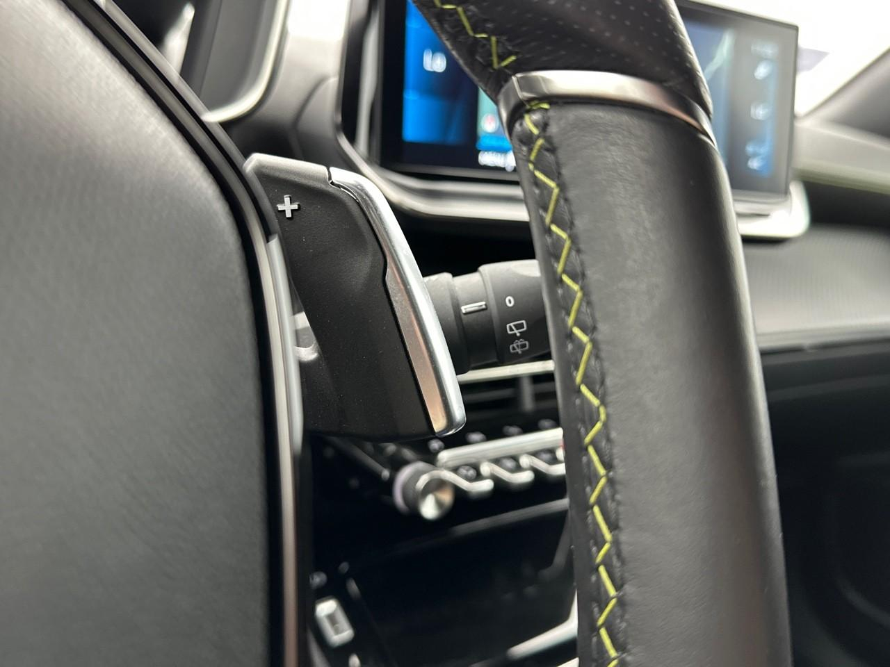Peugeot 2008 puretech 130 s&s eat8 gt pack — photo 21