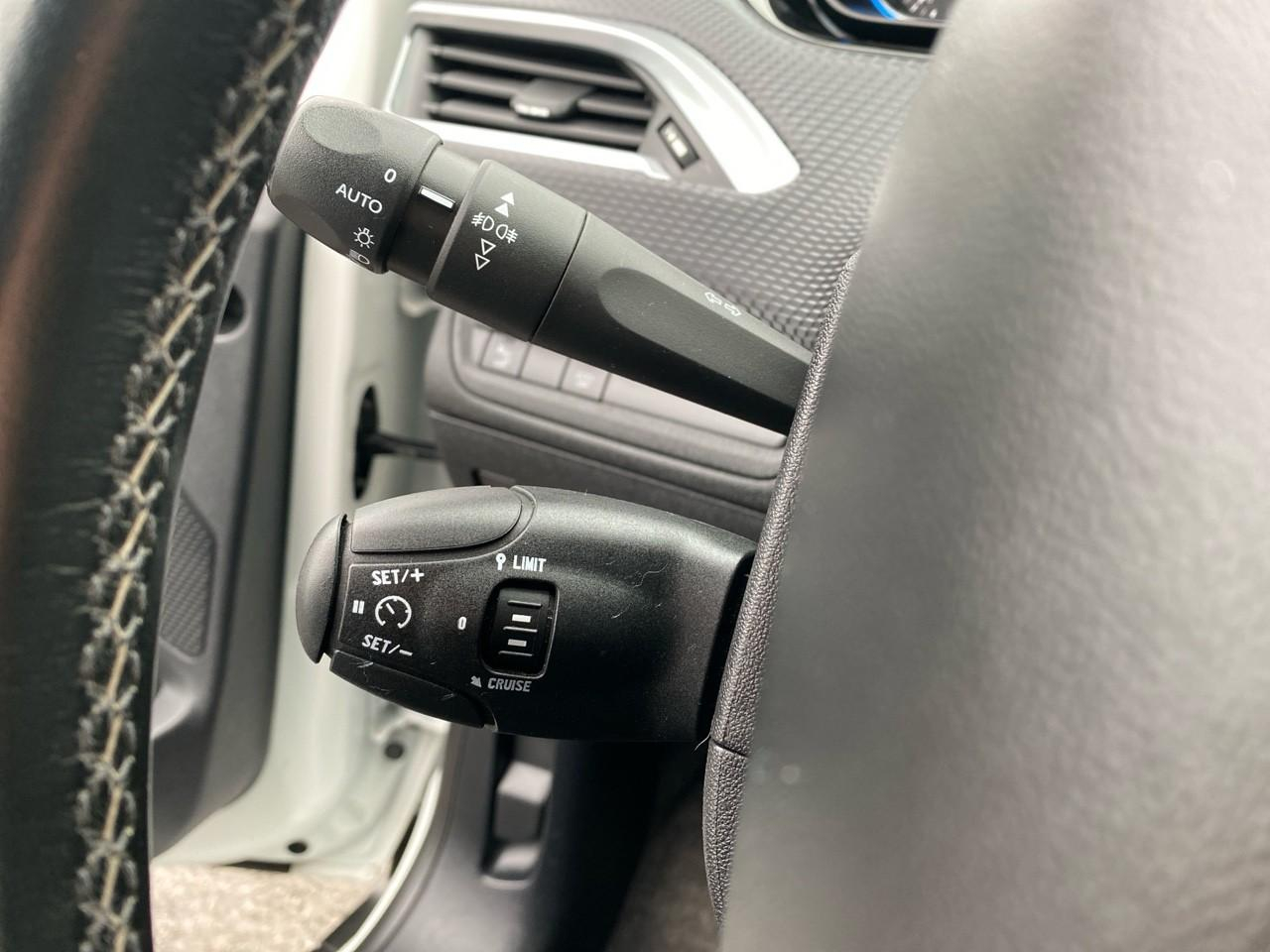 Peugeot 2008 1.2 puretech 110ch allure s&s — photo 24
