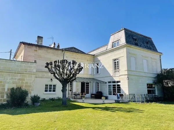 Maison 10 pièces 376 m²