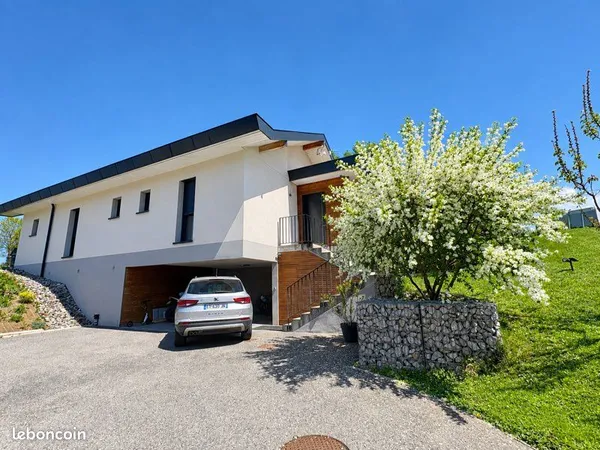 Maison d'architecte 109 m² de plain-pied - Terrain 1 063 m² - Fillière