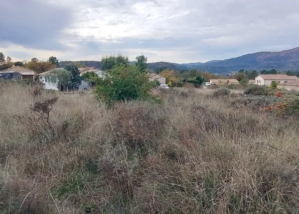Terrain 1600 m²