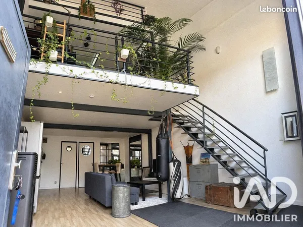 Loft/atelier/surface 3 pièces 84 m²