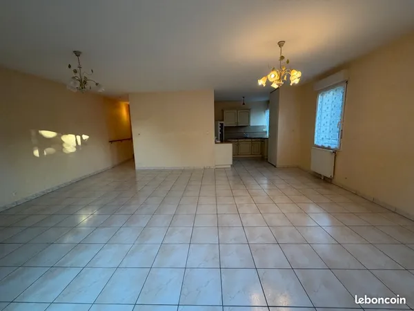 Vitré - T3 77 m² + grande terrasse 15 m² - 700