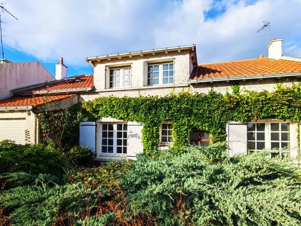 ANCENIS BELLE MAISON FAMILIALE AU COEUR D'UN ÉCRIN DE VERDURE