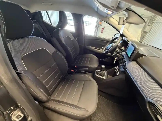 Dacia Sandero sce 65 - 22 — photo 11