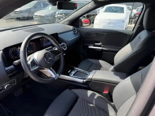 Mercedes Gla 200 d progressive line — photo 32