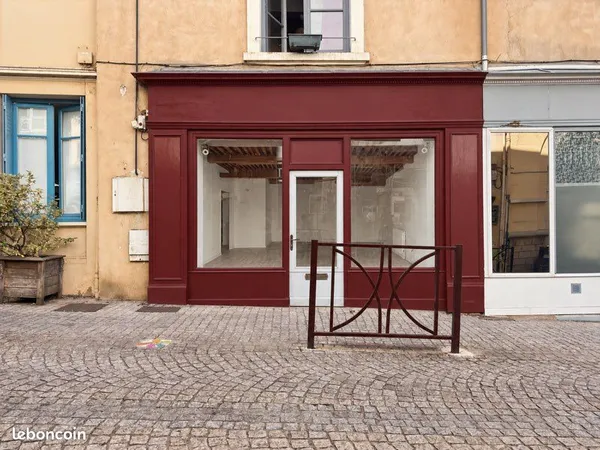 À louer-local commercial en hyper centre de Trévoux